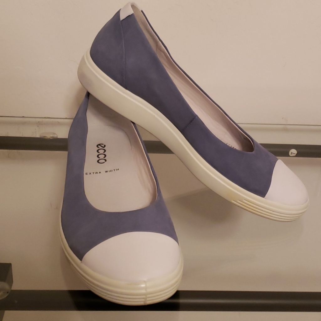 Ecco Extra Width Flats